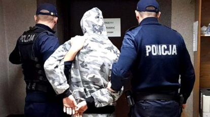 Nagi mężczyzna z niebezpiecznym narzędziem na ulicach Bielska-Białej