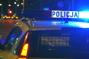 16-latek na rowerze elektrycznym uderzył w bariery