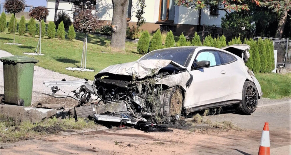 BMW wypadło z jezdni w Witkowicach.