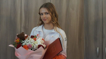 Weronika Zaręba podczas spotkania z władzami gminy Lanckorona po zdobyciu pięciu medali mistrzostw świata Fit Kids 2026.