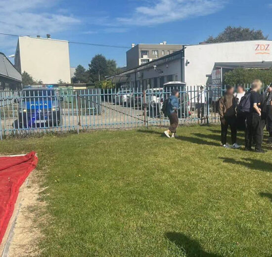 Ewakuacja uczniów z kęckiego Kopernika – interwencja służb”