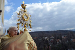 Ks. Czernik bez tytułu. Radni nie poparli wniosku w Andrychowie