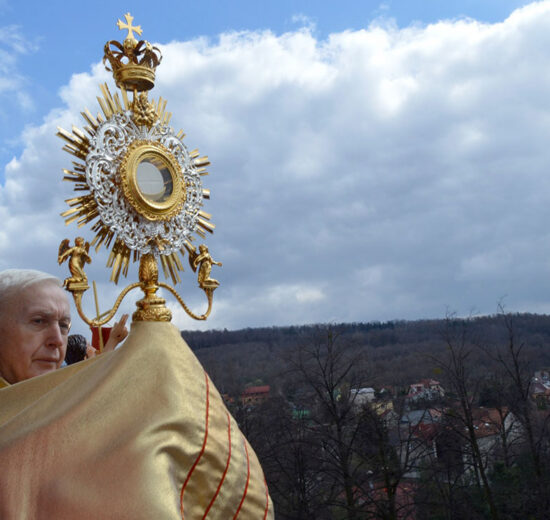 Ks. Czernik bez tytułu. Radni nie poparli wniosku w Andrychowie