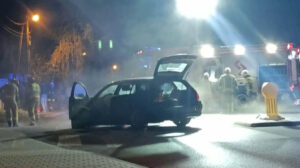 Kolizja w Skawcach. BMW uderzyło w wiatę przystankową
