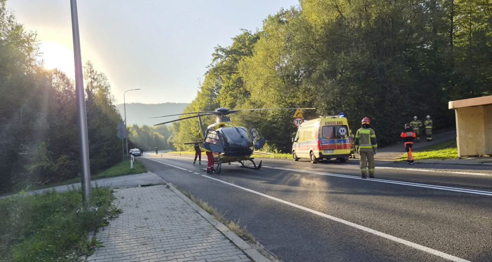 Poważny wypadek na DK28 w Skawcach. Trzy osoby ranne