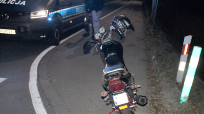Wypadek w Osieku. Citroen zderzył się ze skuterem, ranny 17-latek