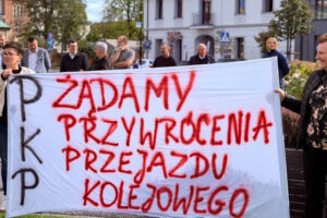 Protest w Zatorze. Mieszkańcy bronią przejazdu kolejowego