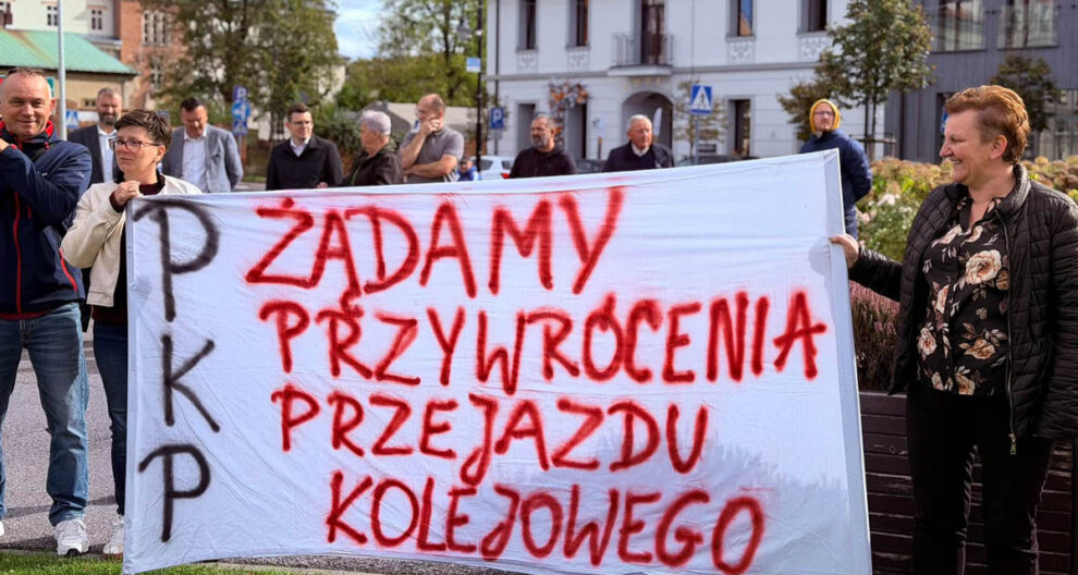 Protest w Zatorze. Mieszkańcy bronią przejazdu kolejowego